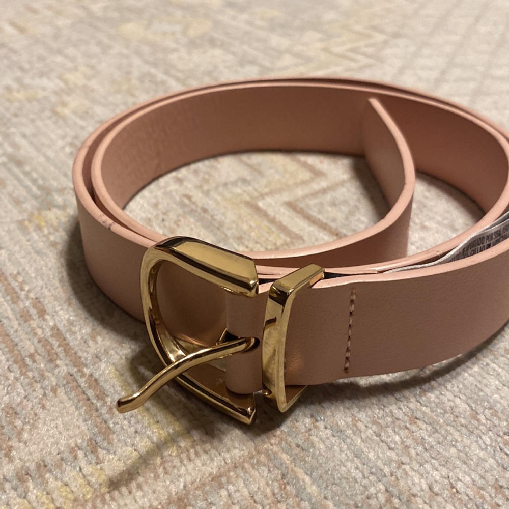 NWOT Women belt size S/M 89CM